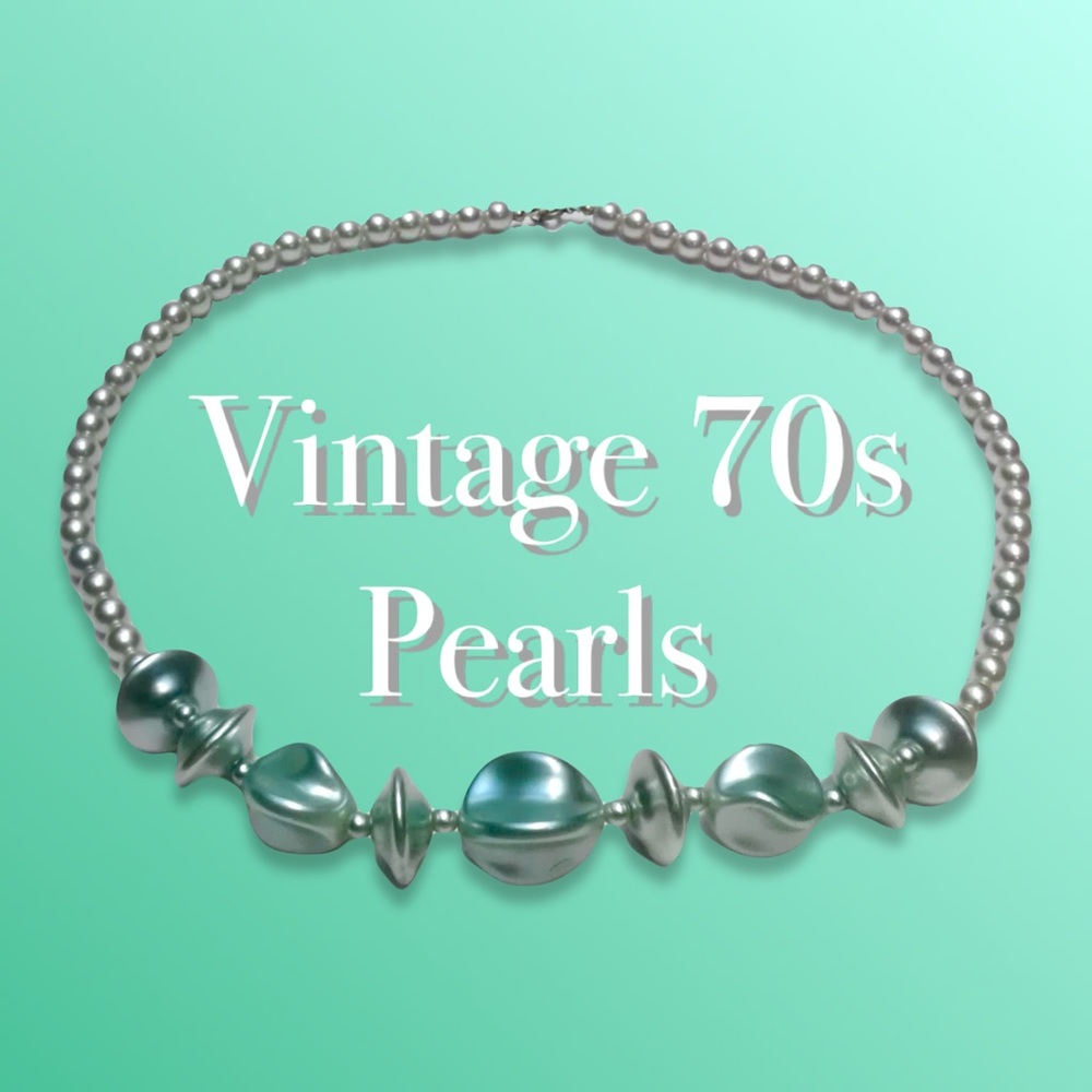 Vintage Retro Pearl Green Beaded Necklace